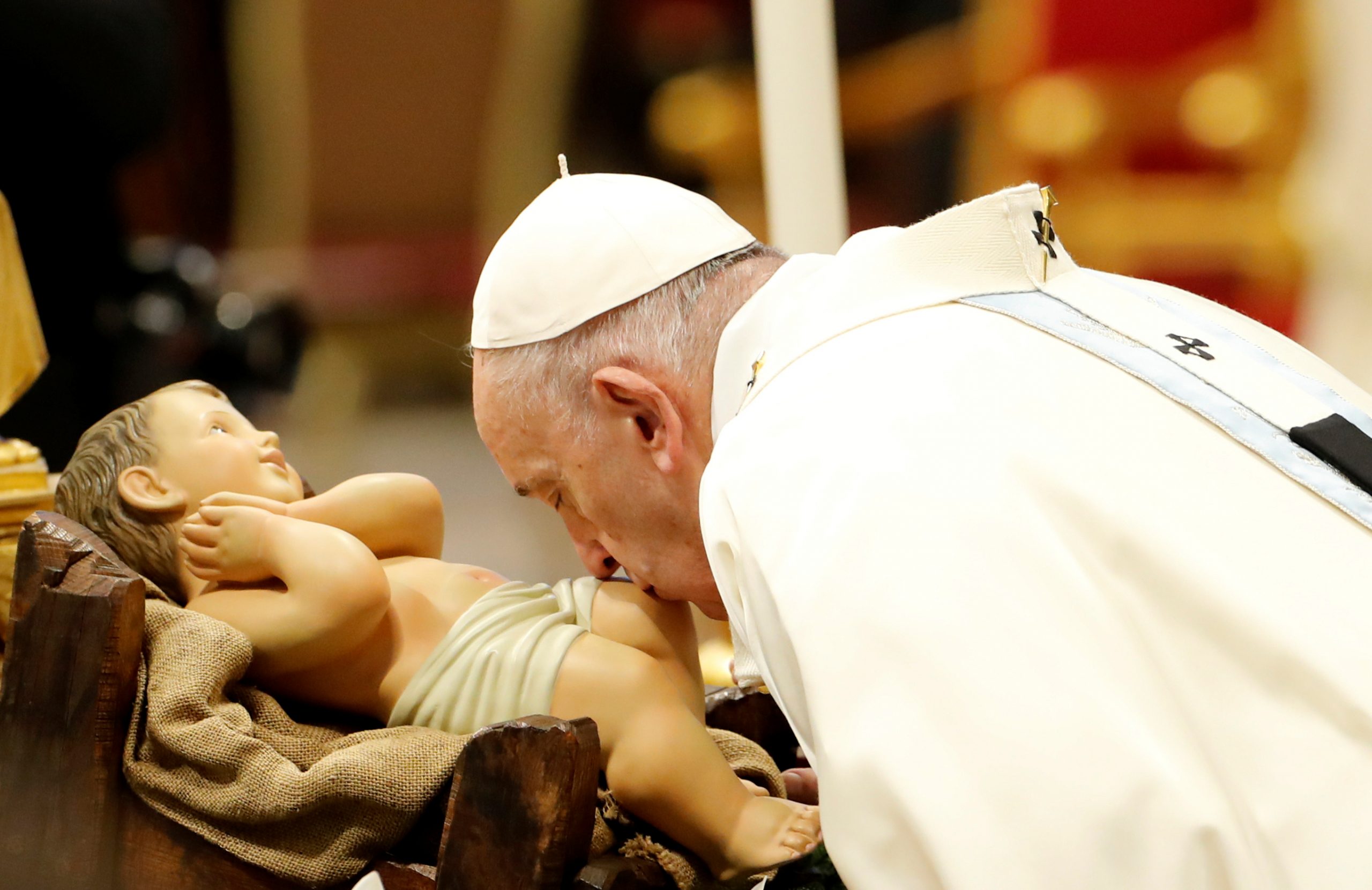 Pope Apologizes for ‘Bad Example’ of Slapping Arm of Pilgrim Who Tugged Him