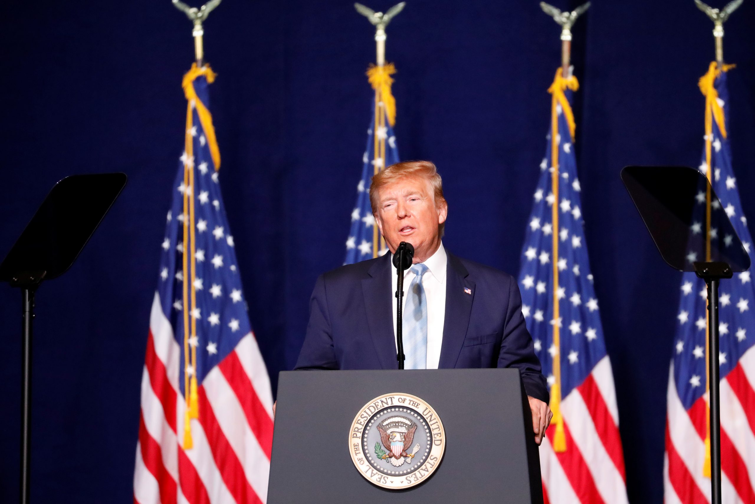 Trump Tells Evangelical Rally He Will Put Prayer in Schools