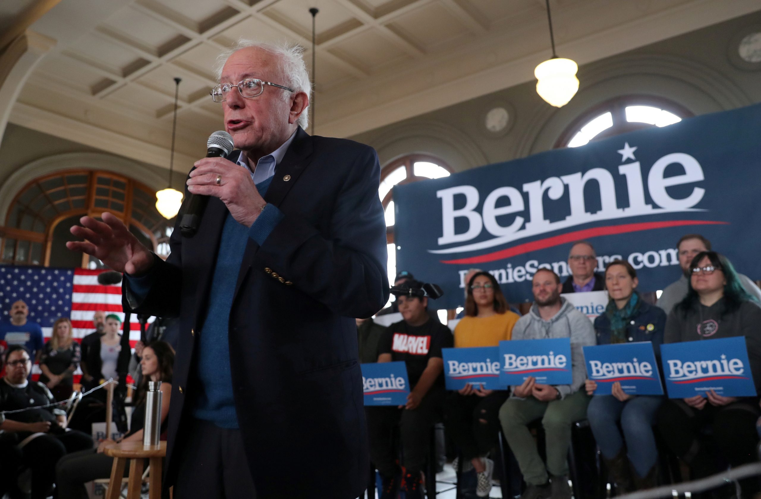 Sanders Endorsed by Postal Workers Union in 2020 White House Race