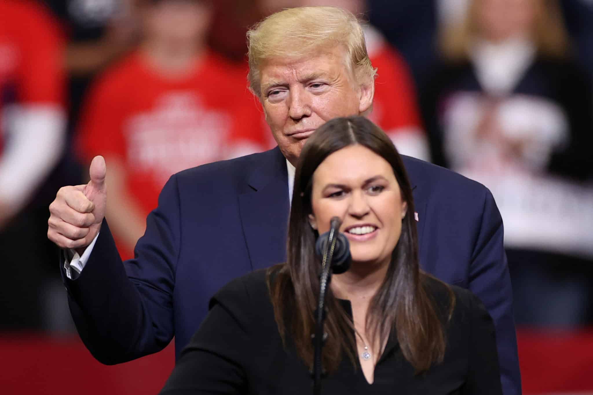 Trump Mocks Democrats, Revives Border Wall Promise in Iowa Campaign Speech