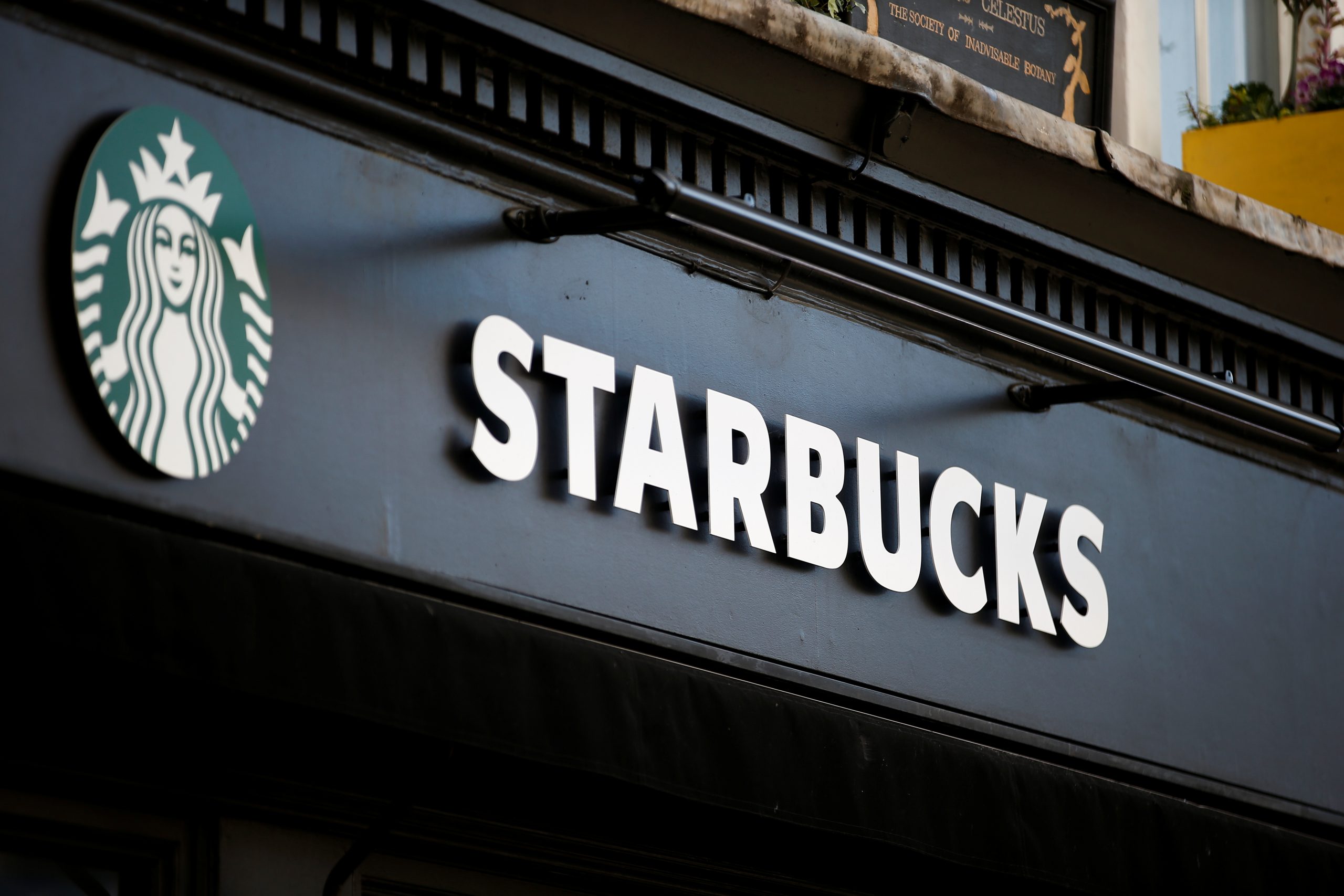 Starbucks Promotes Social Distancing in Temporarily Moving to ‘To Go’ Orders