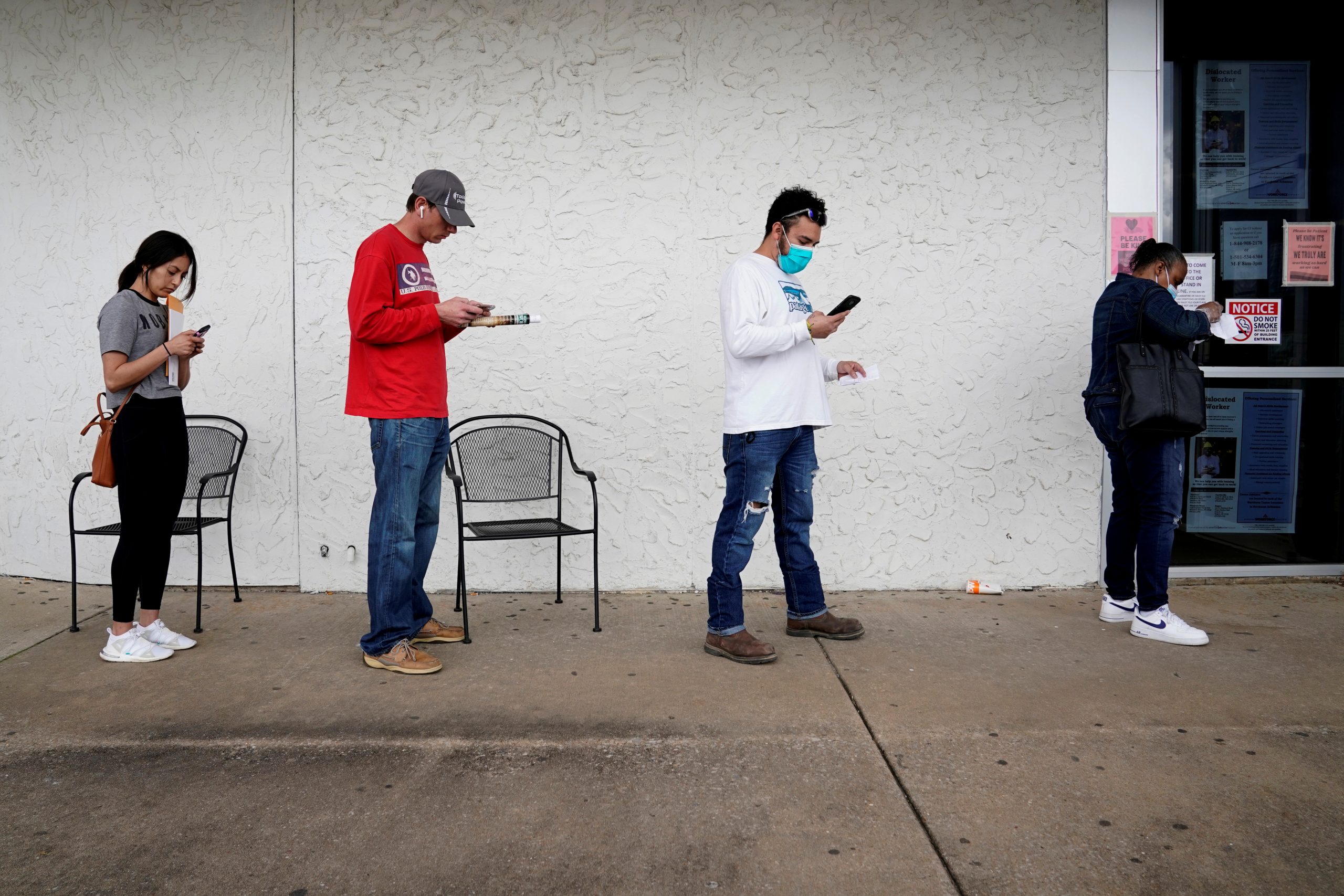 Half of US States Easing Coronavirus Restrictions as Jobless Numbers Grow