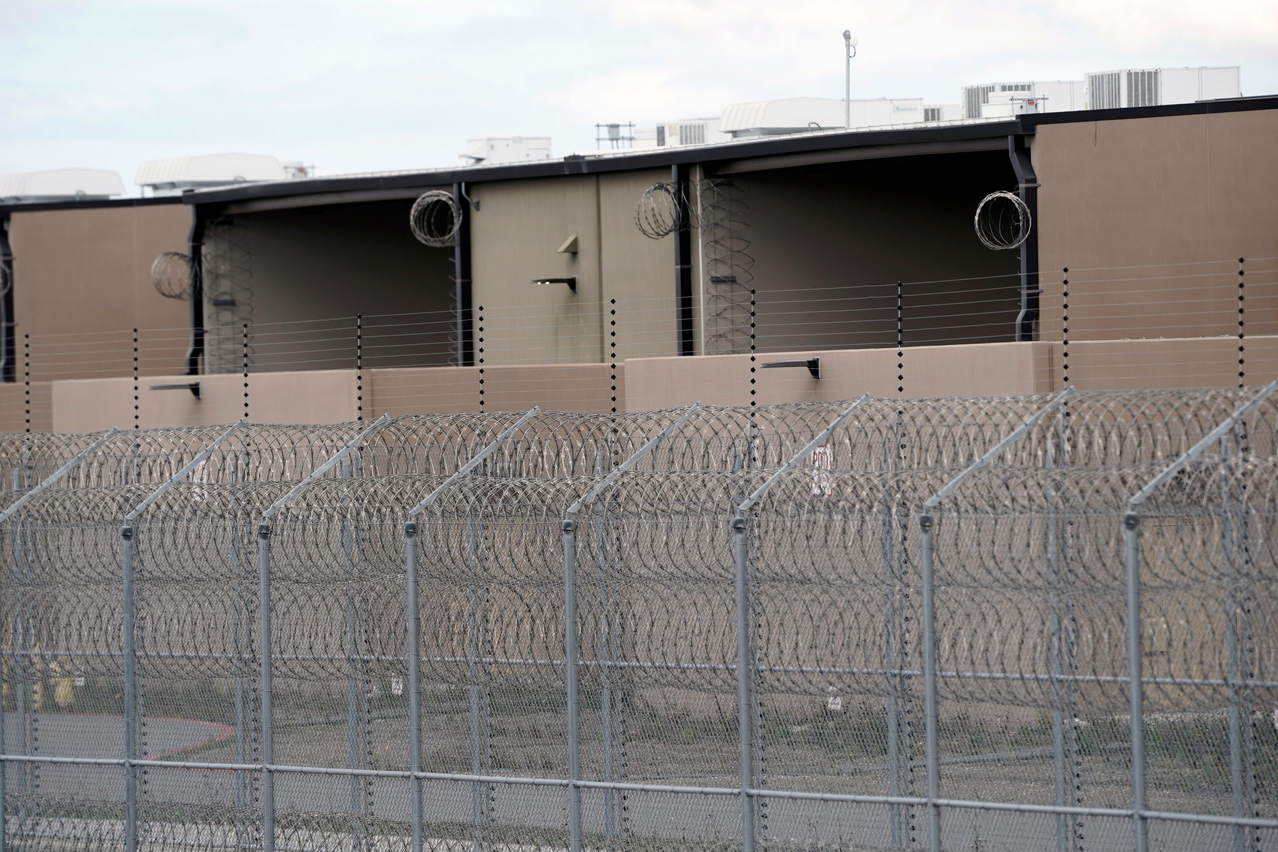 First Immigrant Detainee With COVID-19 Dies in US Custody in California