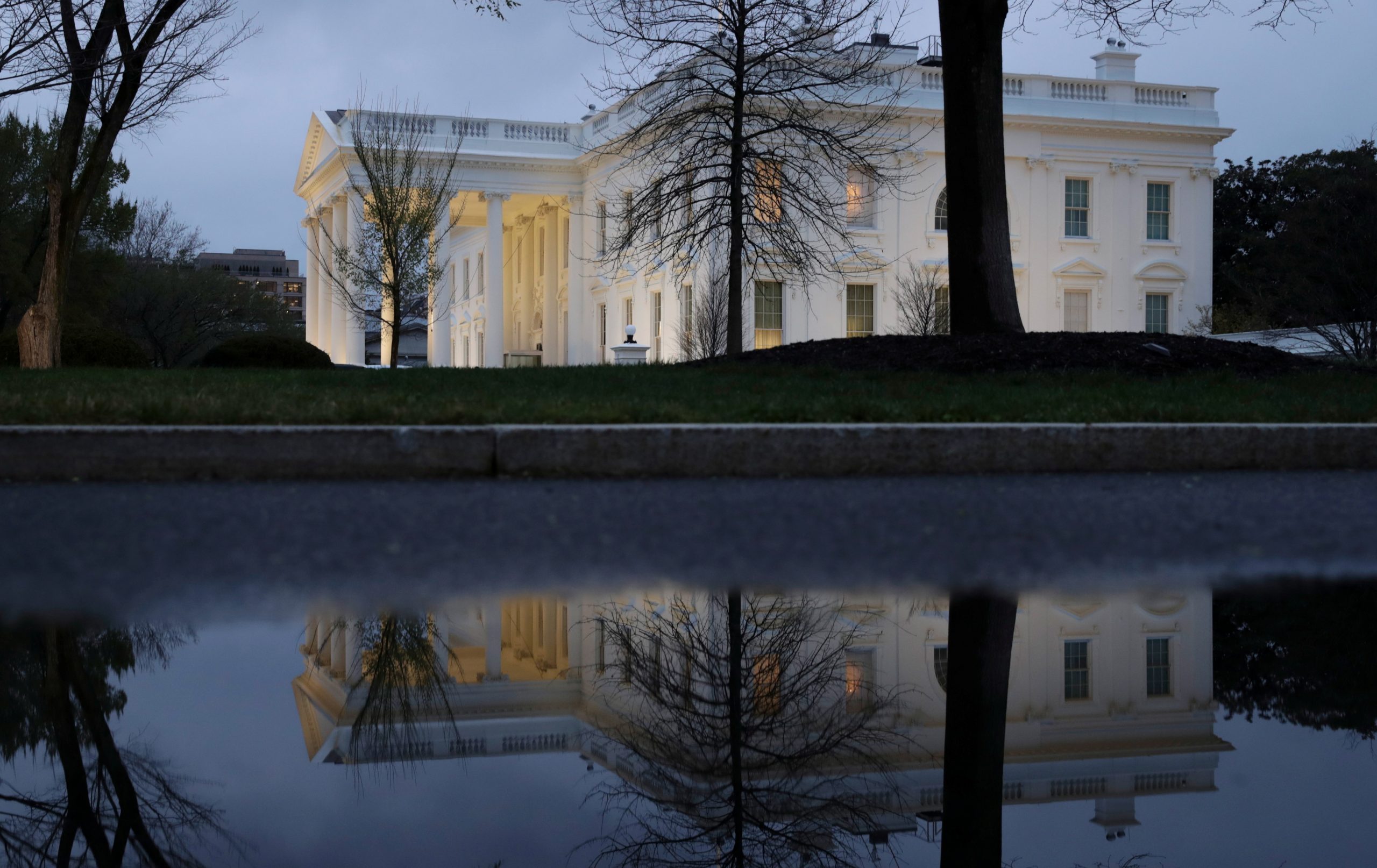White House Requires Staff to Wear Face Coverings
