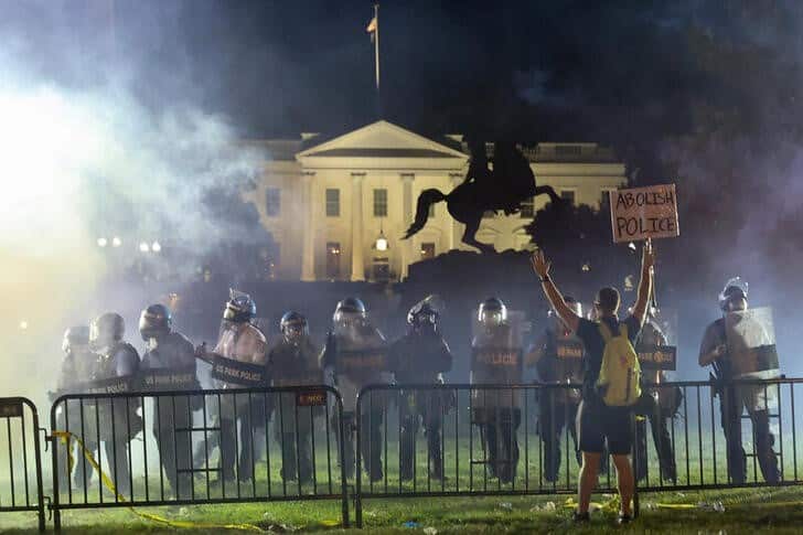 Tensions in US Rise After Another Night of Broken Glass, Fires and Looting