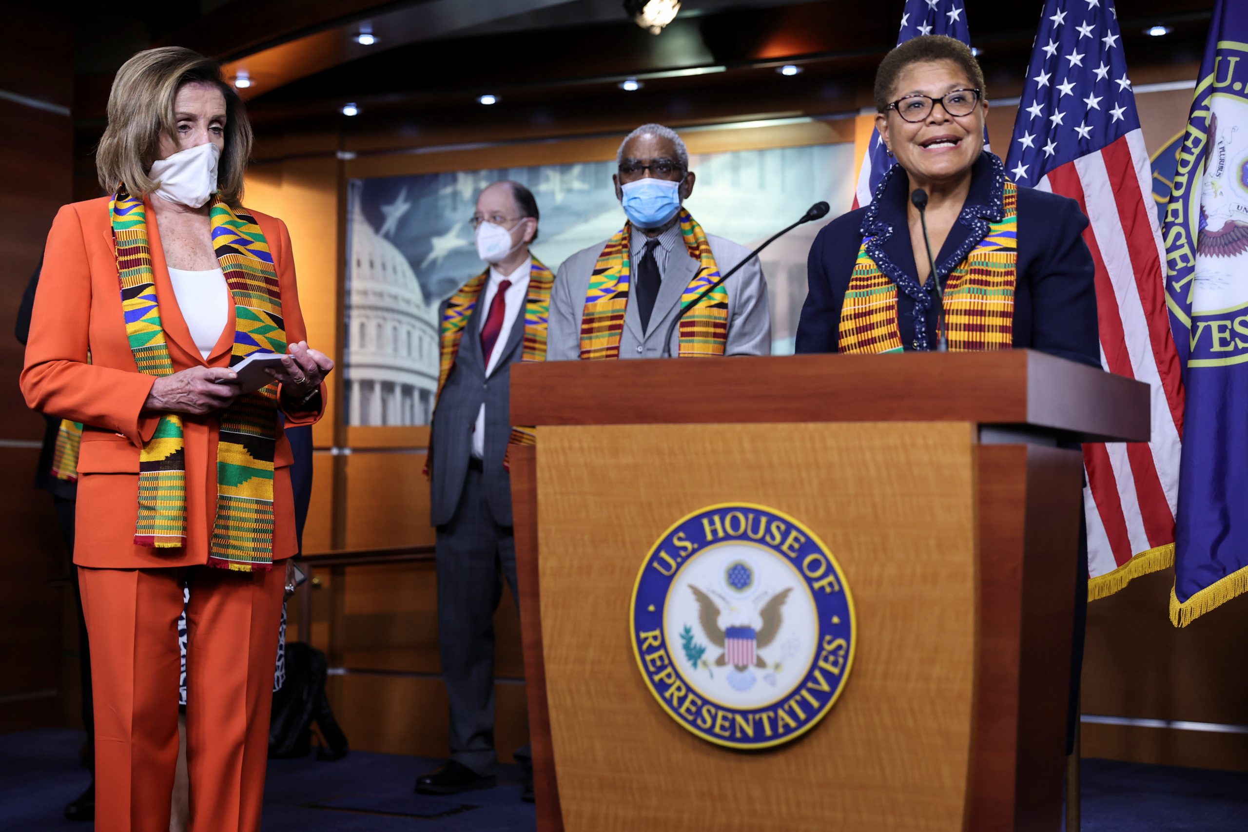 Democratic Lawmakers Unveil Sweeping Bill on Race, Police in Wake of Floyd Death