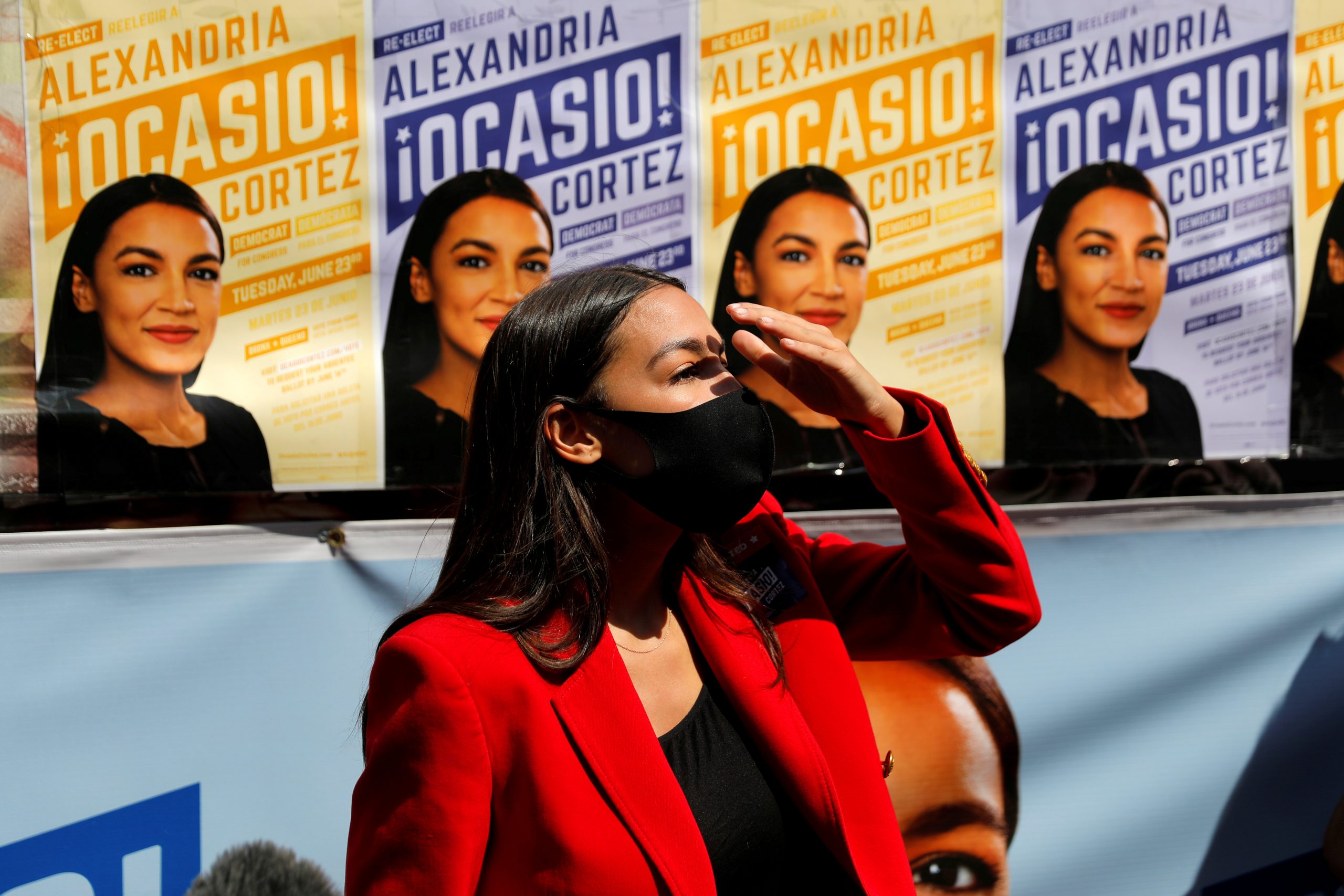 AOC Win, Fellow Insurgent’s Lead in US Congress Races Point to Democratic Progressive Gains