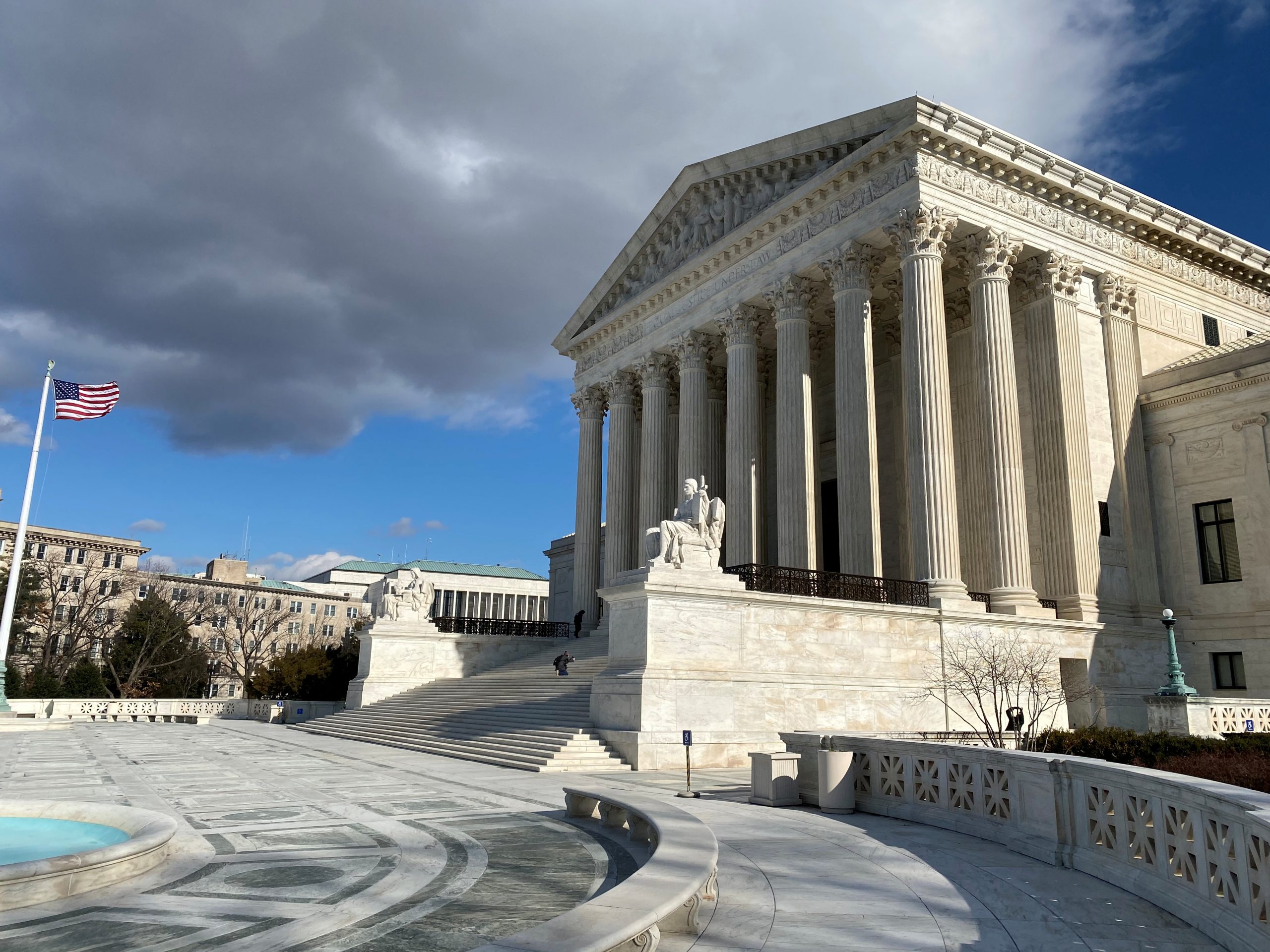 US Supreme Court Bolsters Trump’s Power Over Rapid Deportation