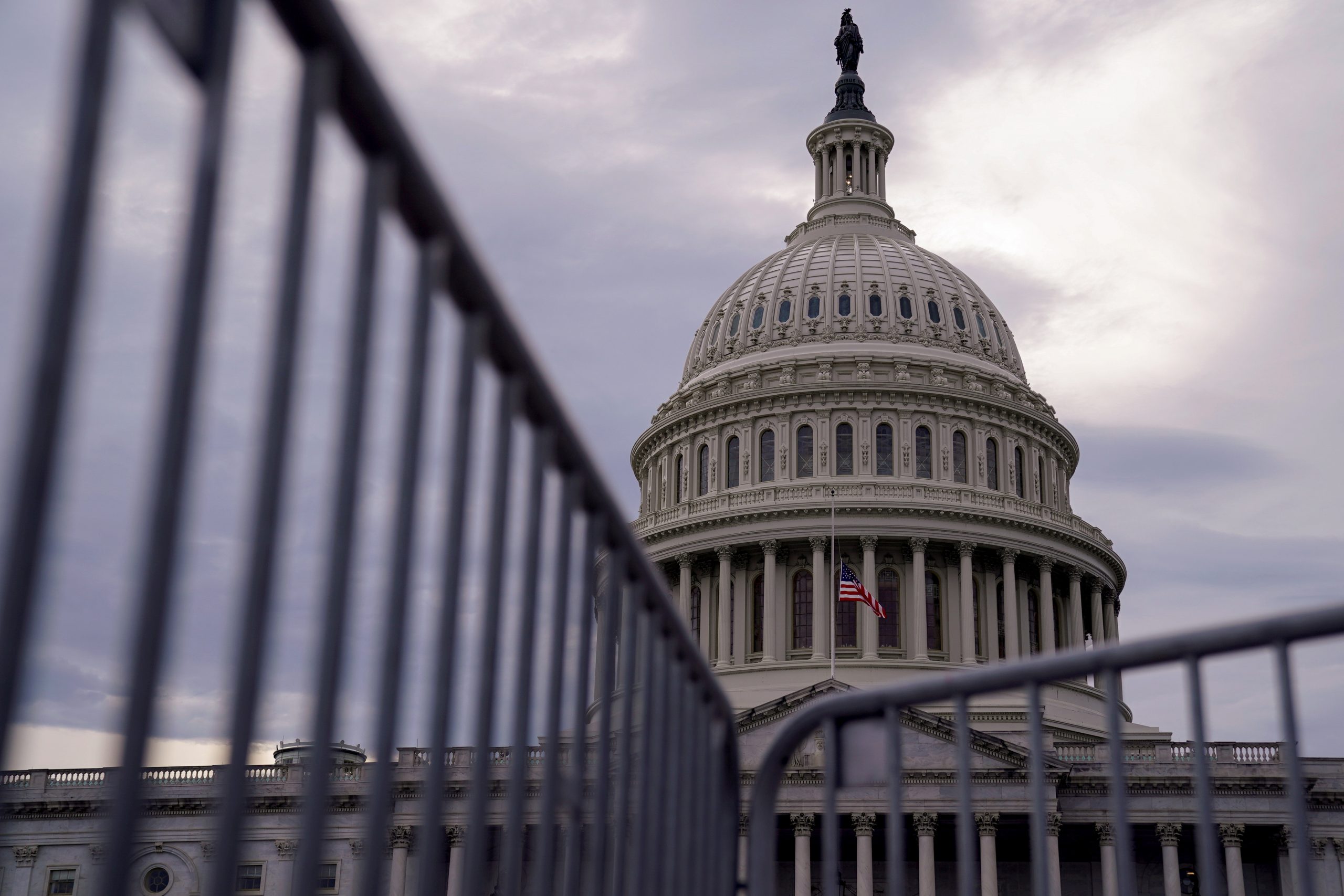 White House, US Congress Democrats to Continue Effort on Coronavirus Aid
