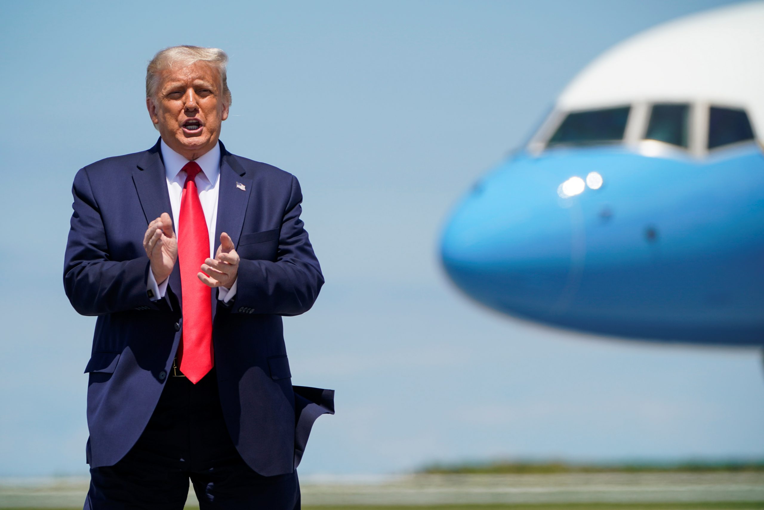 Trump Signs Executive Order to Boost US Drug Manufacturing