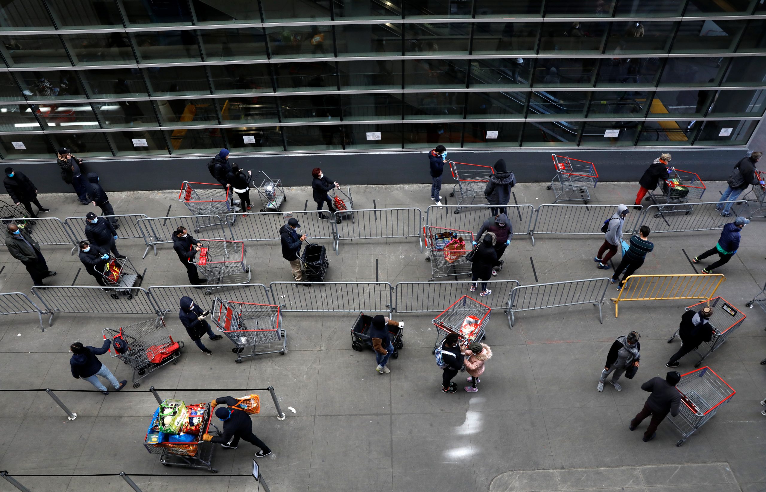Fearing Shipping Crunch, Retailers Set Earliest-Ever Holiday Sale Plans
