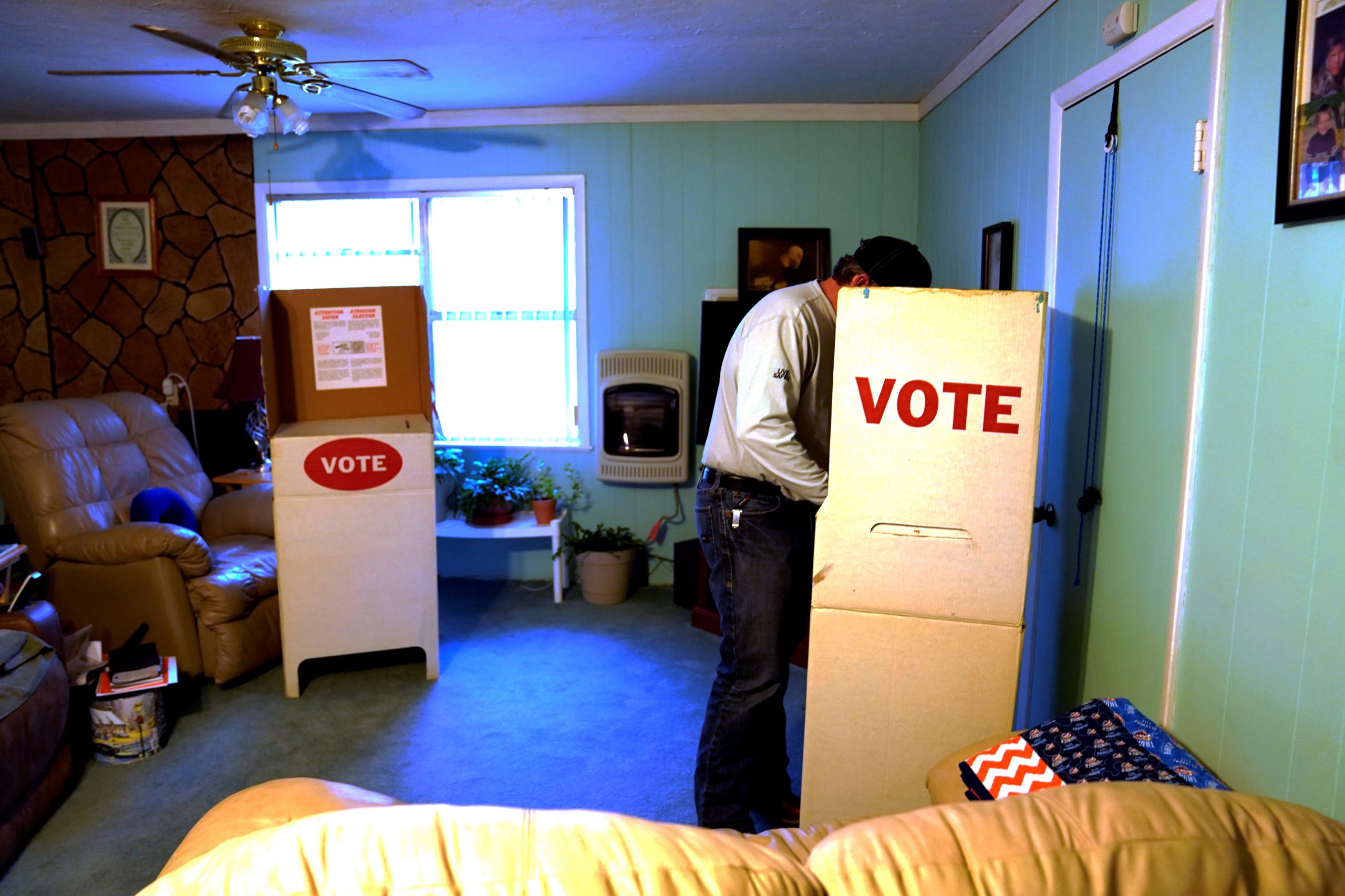 US Intelligence Reports Warn of Extremist Threat Around Election