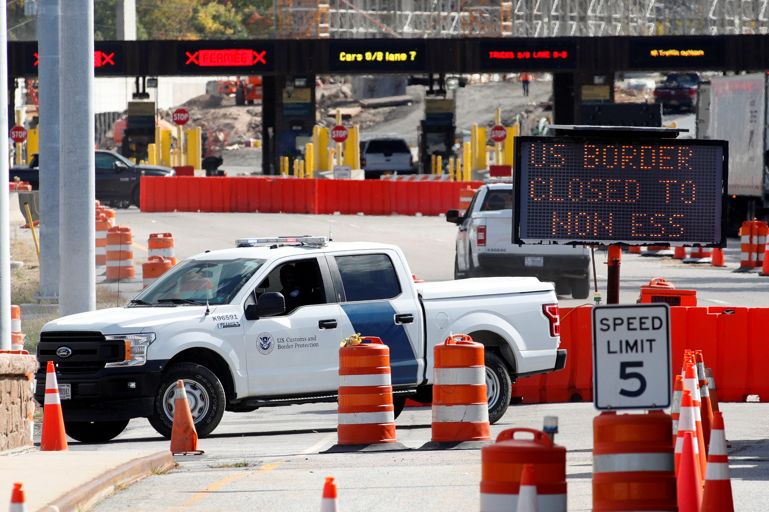 US Extends Travel Restrictions at Land Borders With Canada, Mexico Through March 21