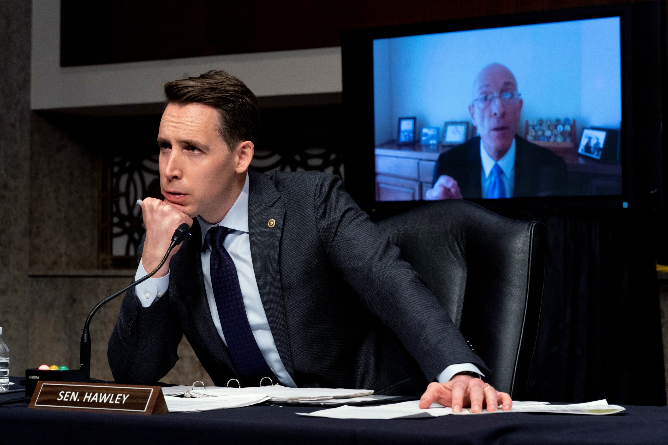 Hawley Targets Billion-Dollar Corporations in Proposal on $15 Minimum Wage Hike
