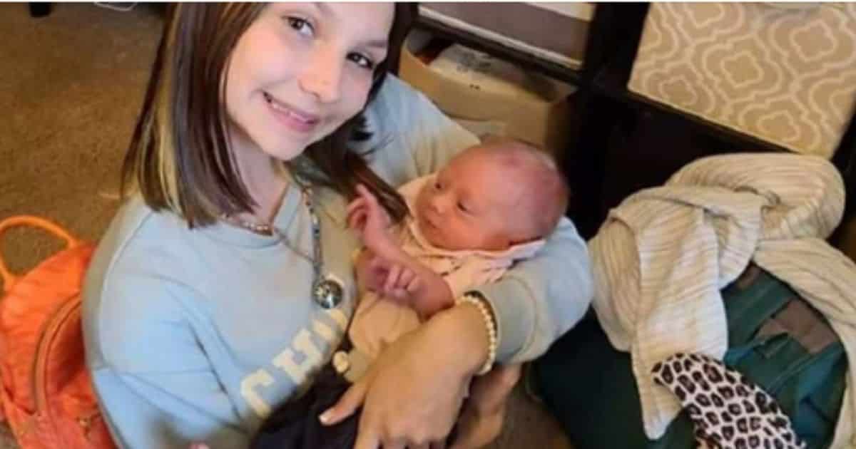 11-Year-Old Girl Wakes to Mom Screaming, Helps Deliver Baby Brother on Bathroom Floor