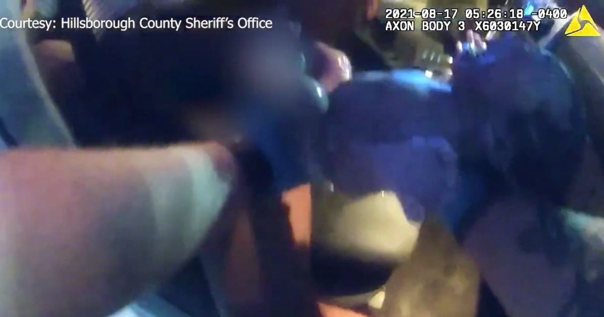 When Couple Realizes They Won't Make It to Hospital, Deputy Helps Deliver Baby in 7-Eleven Parking Lot