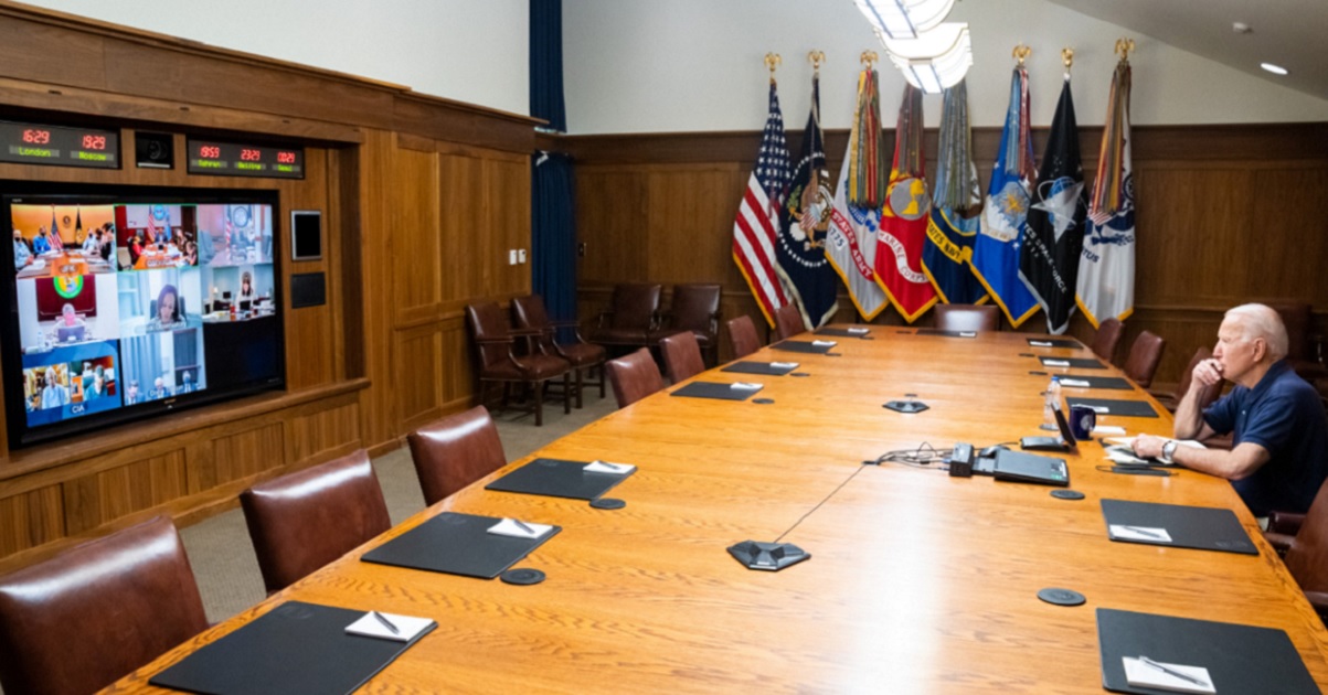 White House Makes Massive Mistake with 1 Photo, ‘Outs’ Intelligence Officials on Twitter
