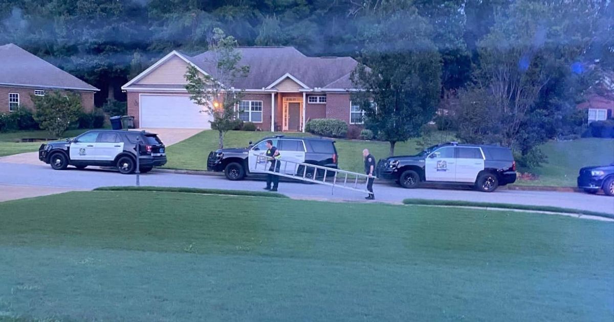 Family Escapes Through 2nd-Story Window During Armed Standoff After Suspect Barricades Door: Report