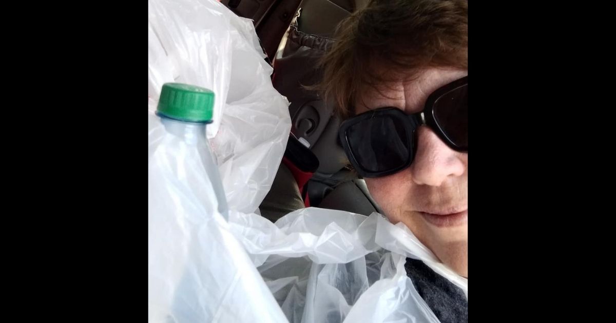 Woman Says She Sparked Chain of Kindness After Buying Homeless Man Water on Dangerously Hot Day