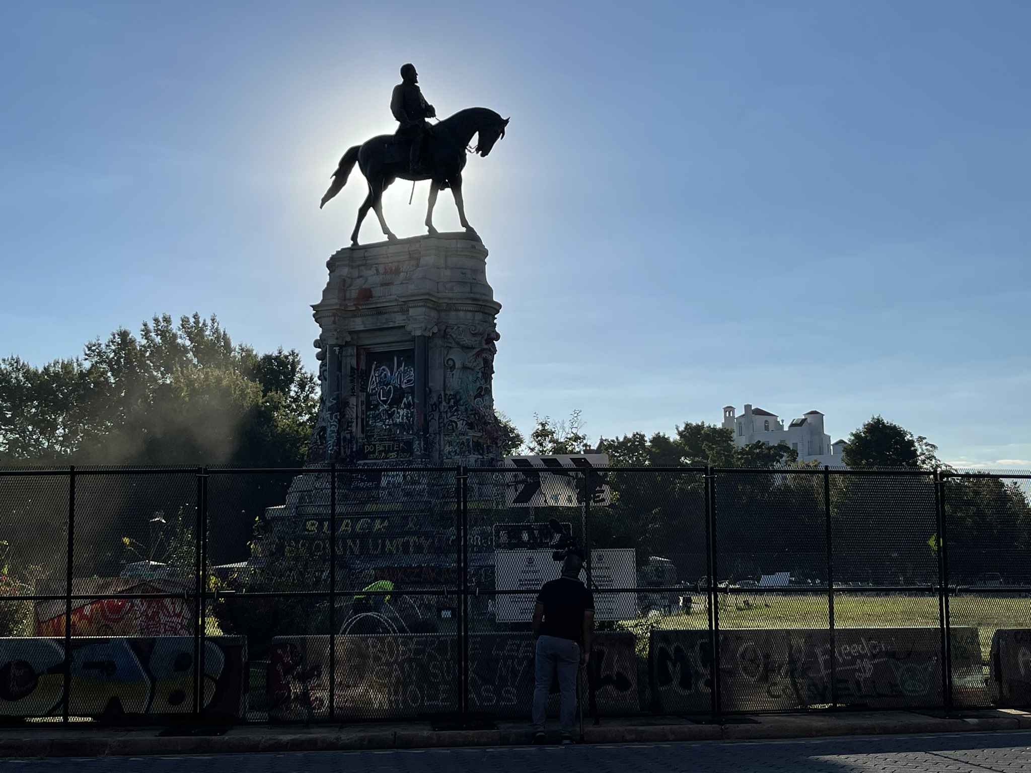 Virginia Officials Announce They’re Tearing Down the Largest Confederate Statue in the Country Tomorrow