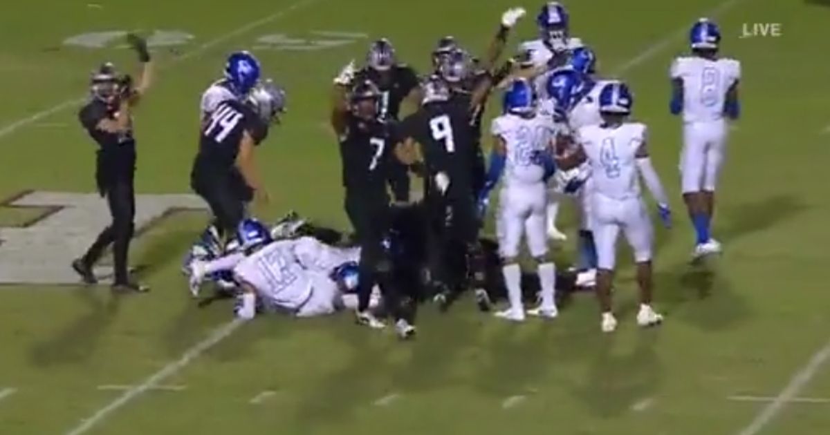 Football Team Down 17 Points with About a Minute Left Refuses to Quit, Provides Shocking Reversal