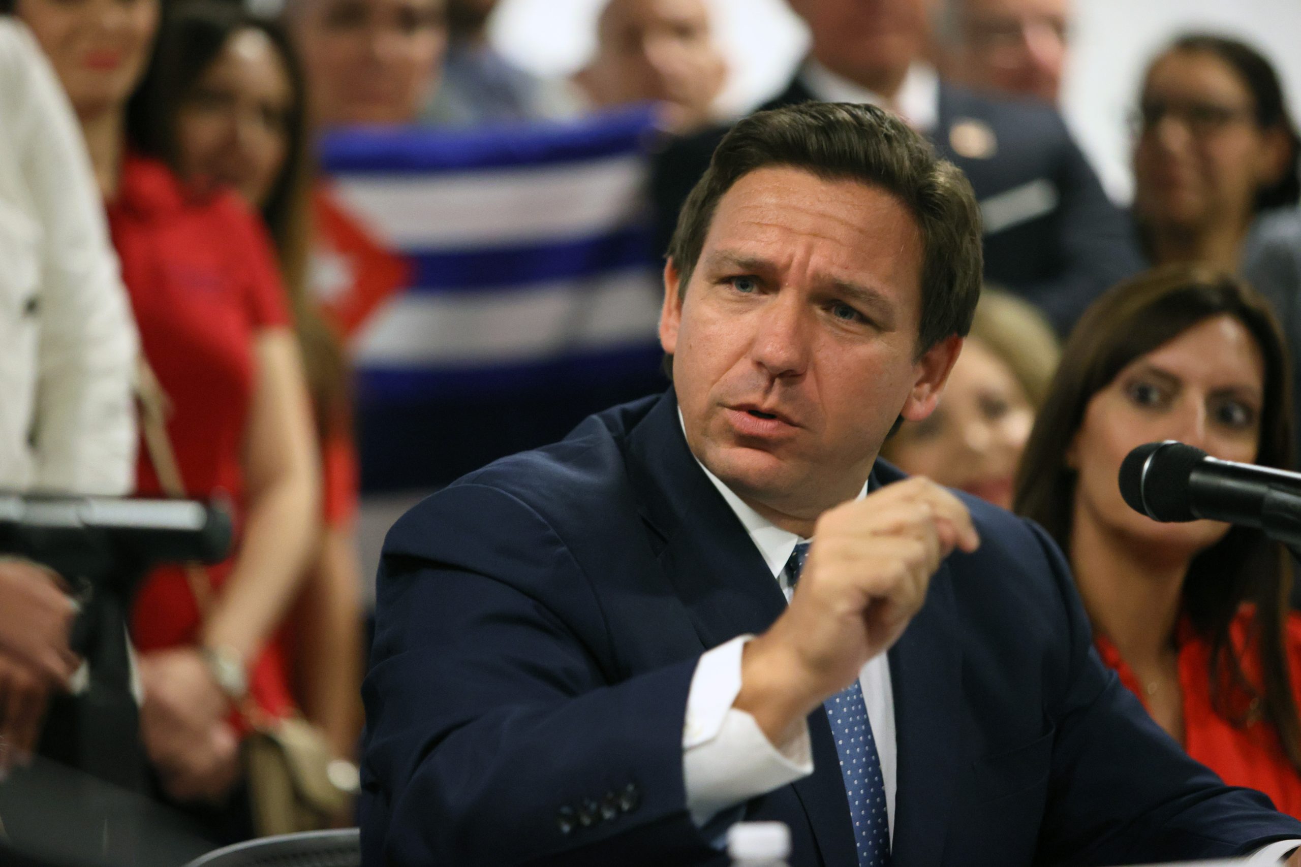 DeSantis Urges Police Officers Quitting Over Vaccine Mandates to Come to Florida, Proposes Bonuses