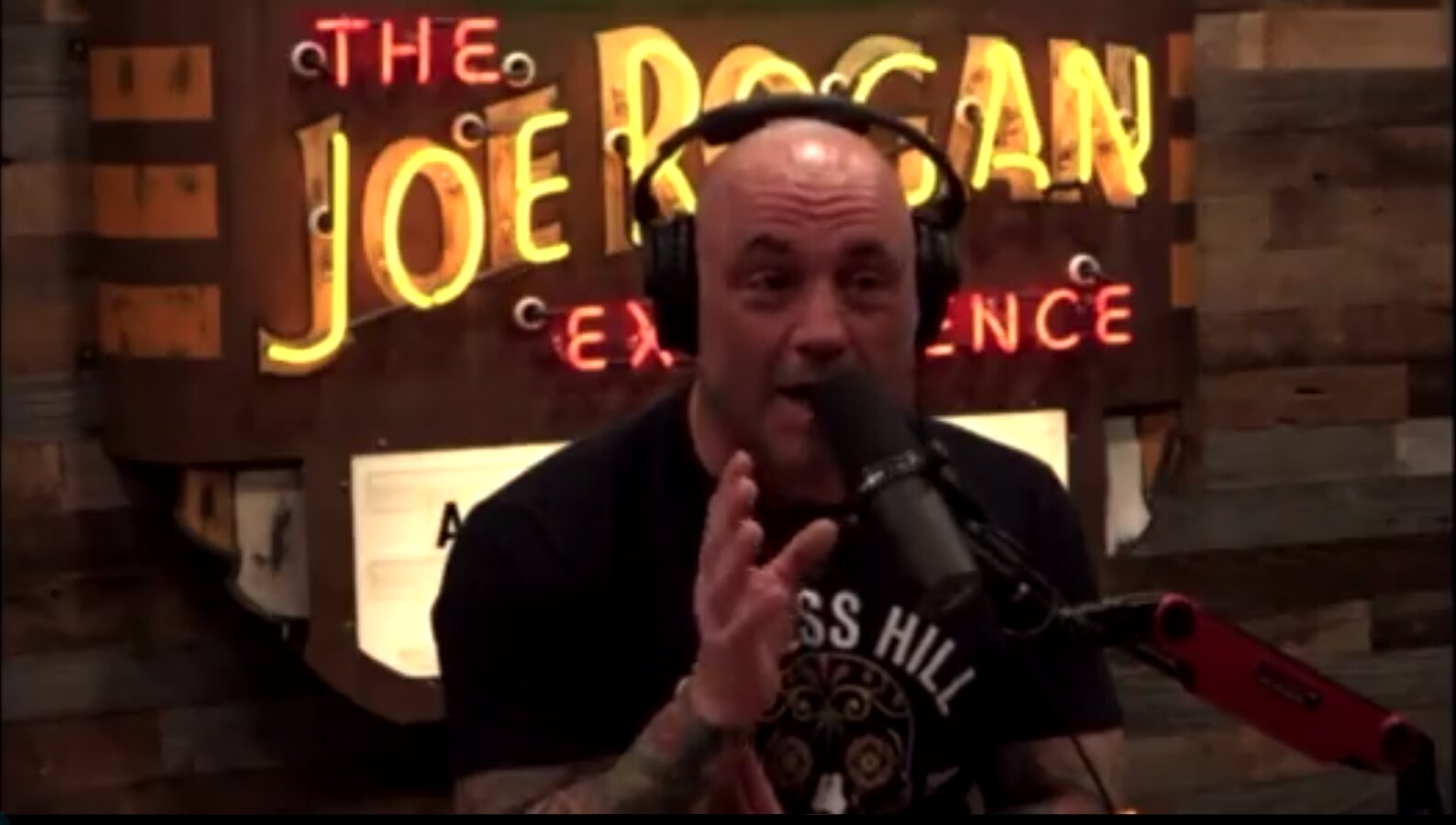 Joe Rogan Confronts CNN’s Medical Correspondent About Network’s ‘Lie’ That He Took ‘Horse Dewormer’