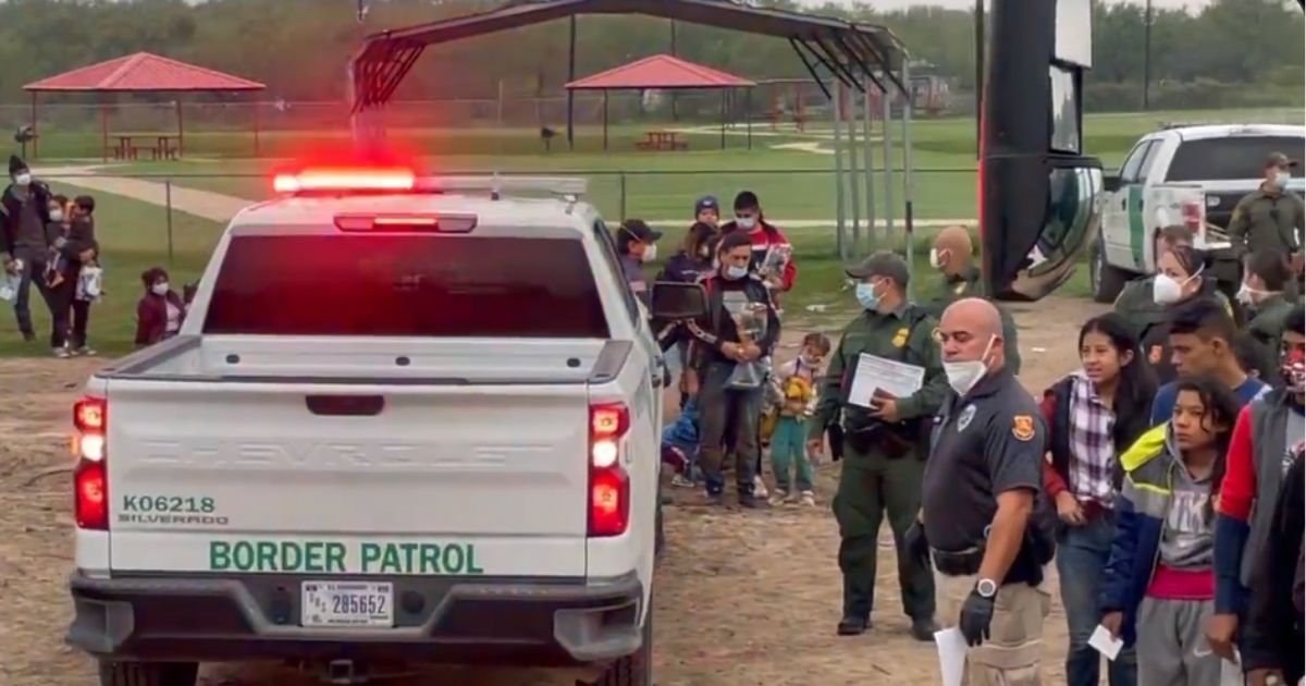 Watch: Hundreds of Illegal Immigrants Cross US Border as Biden’s Authorities Stand By