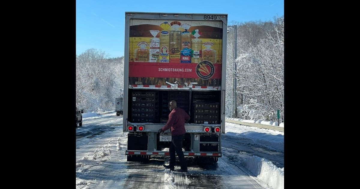 Bakery Truck Driver Takes Matters Into His Own Hands After Getting Stranded on Highway