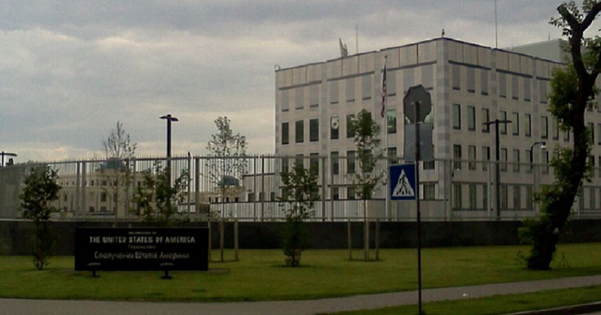 US to Begin Evacuating Family of Embassy Personnel from Ukraine Within Hours