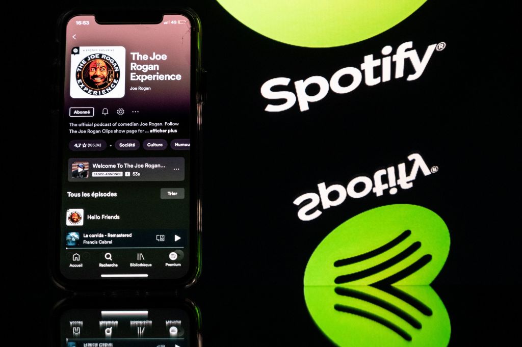 Spotify CEO Vows Company Will Not Be ‘Silencing’ Joe Rogan Amid Latest Controversy
