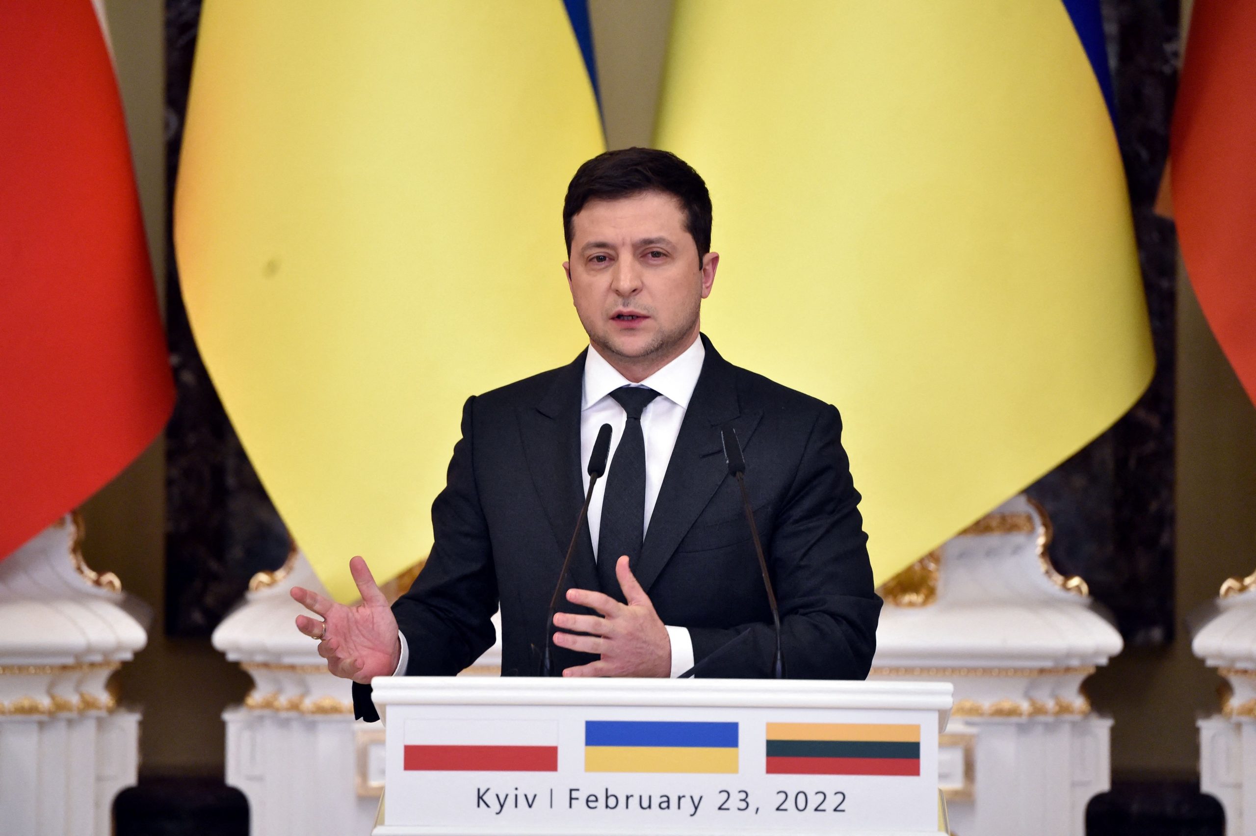 Zelenskyy Signs Application Requesting Ukraine Join the European Union