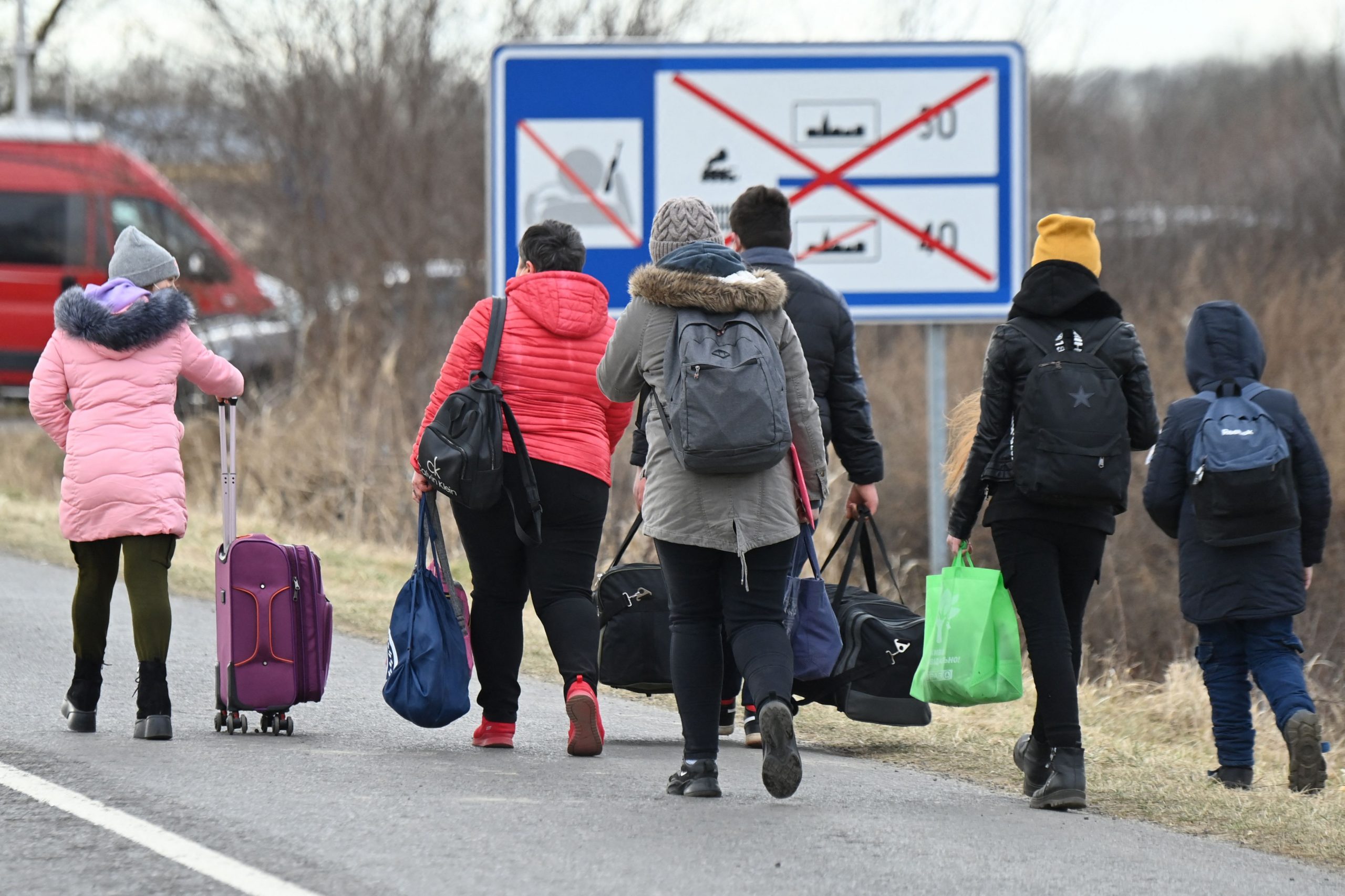 Airbnb Says It Will Offer Housing to Up to 100,000 Refugees Fleeing Ukraine