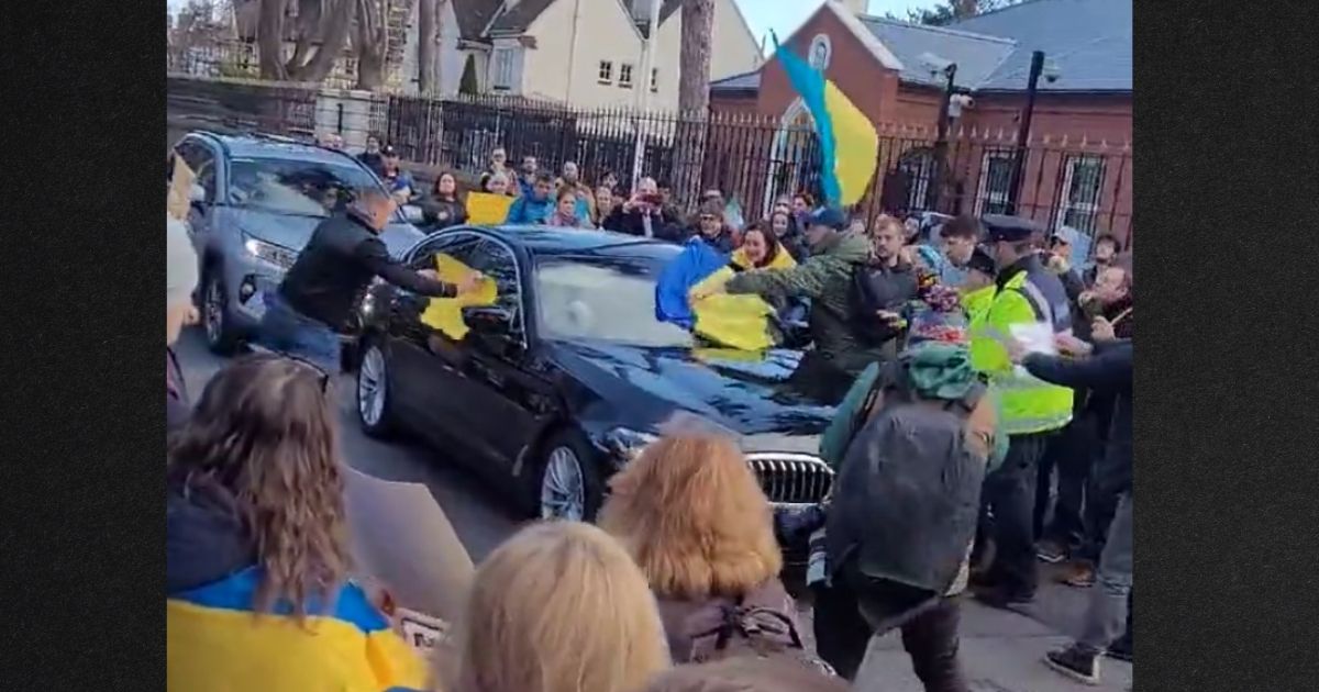 Watch: Pro-Ukraine Protesters Swarm Russian Ambassador's Car in Ireland