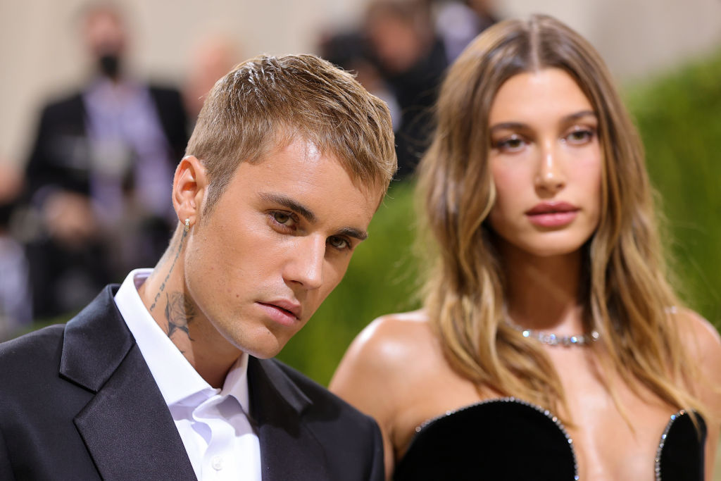 Justin Bieber Talks About God With Fans at Concert After Wife Hailey’s Health Scare