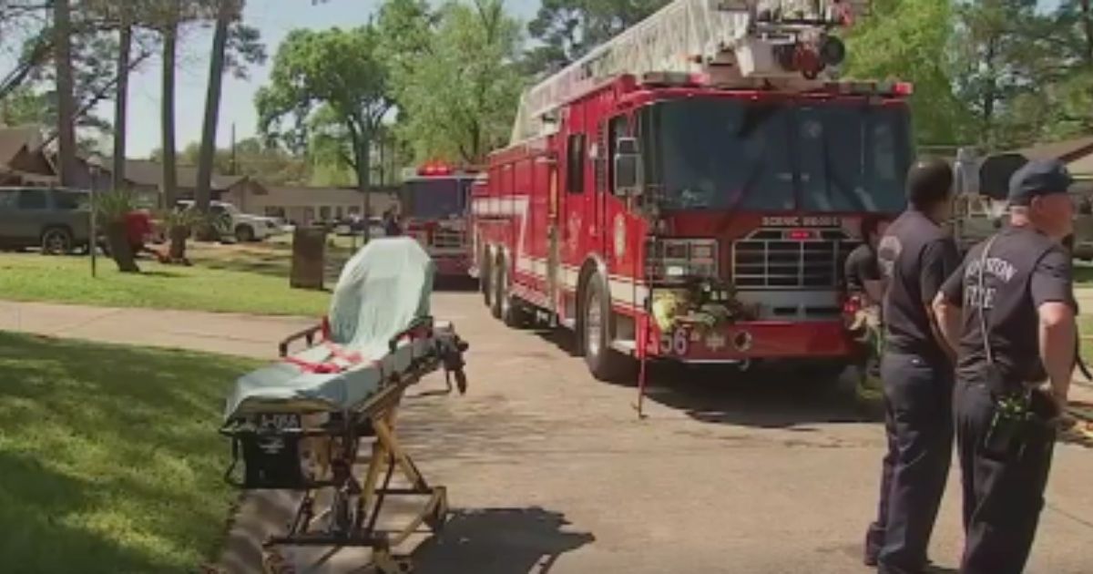 Good Samaritans Hear Man Yelling for Help, Spot Him in Burning Home Trapped by Burglar Bars