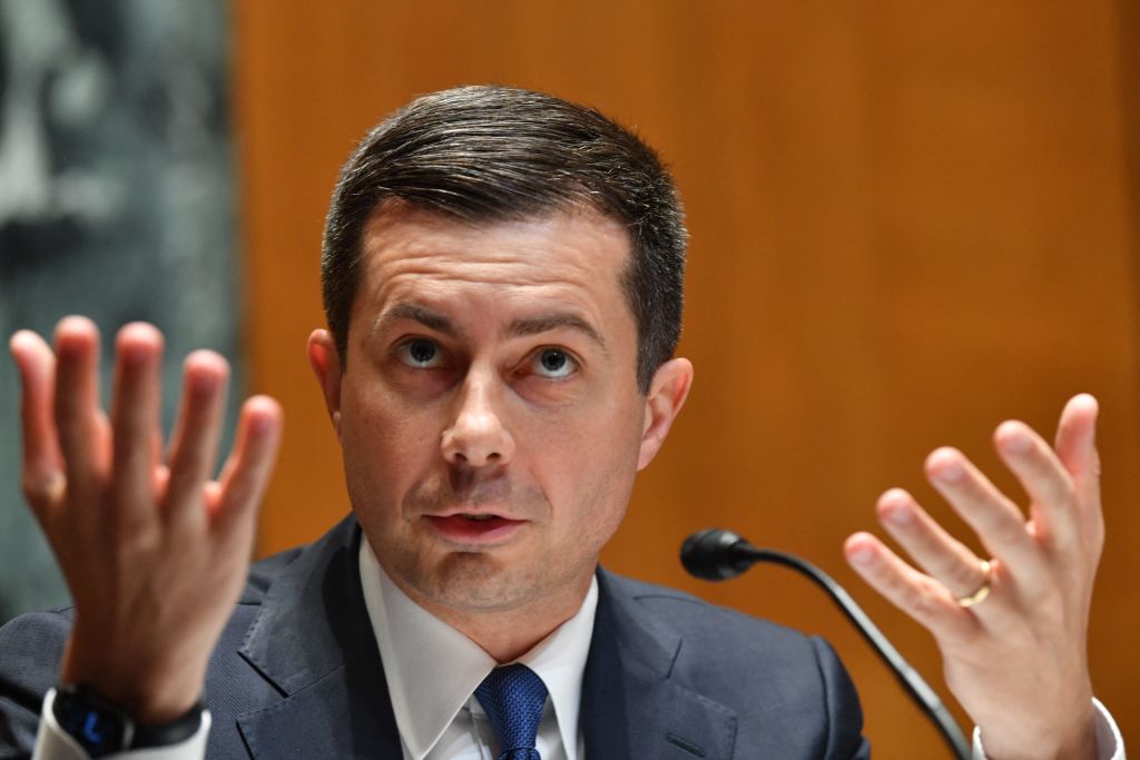 In Brutal Questioning of Buttigieg, Manchin Totally Dismantles Biden’s Electric Vehicle Subsidy Plan