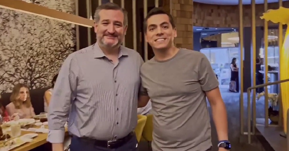 Random Man Asks Ted Cruz for a Photo, Reveals His True Intention After Faking the Picture