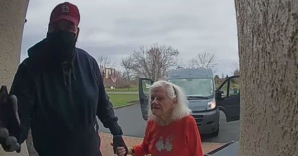 Amazon Driver Saves Elderly Woman with Dementia After She Wandered Away from Home