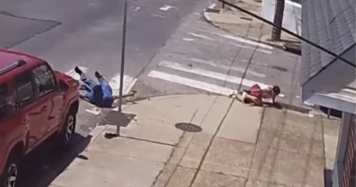 Watch as Robbery Victim Fights Off Attacker and Wrestles Gun Away Just in Time to Shoot It Out with Second Assailant