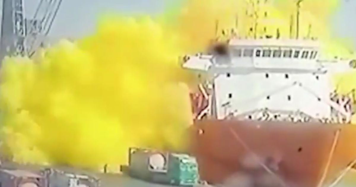 Video: Deadly Cloud Covers Dock After Chemical Weapon Ingredient Explodes – Dozens Killed, Hundreds Injured