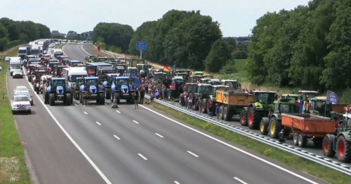 Farmers Rise Up, Block Highways With Their Tractors in Protest of Climate Policy