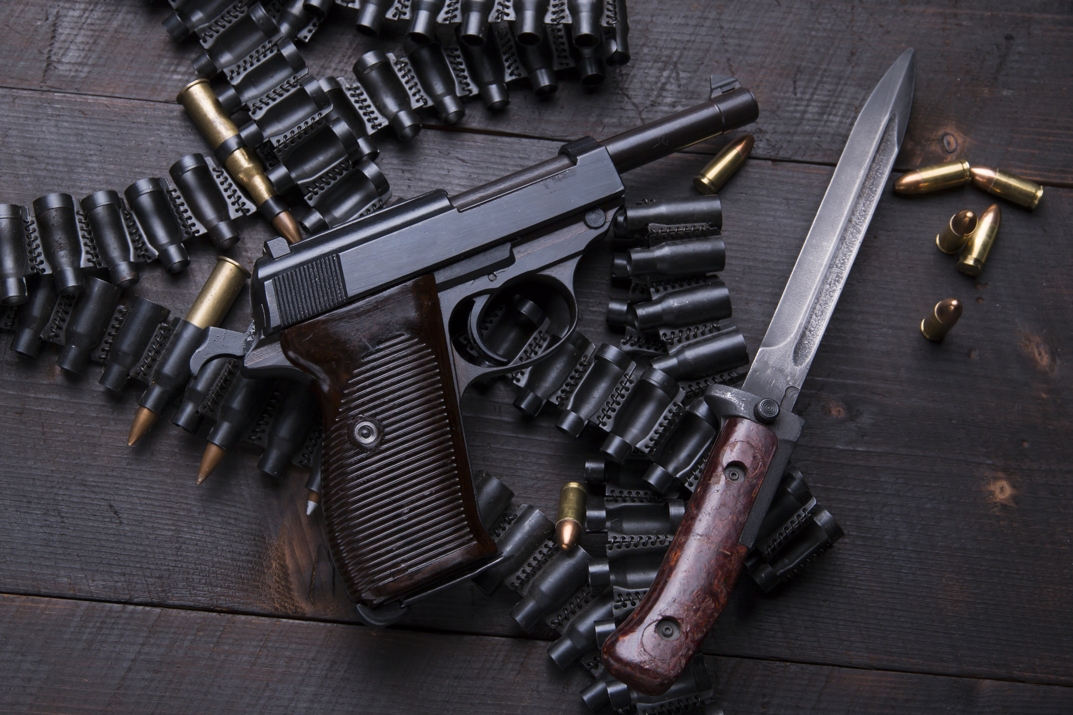 Alleged Intruder Tries to Stab Homeowner, Learns After 7 Shots What Happens When You Play Stupid Games
