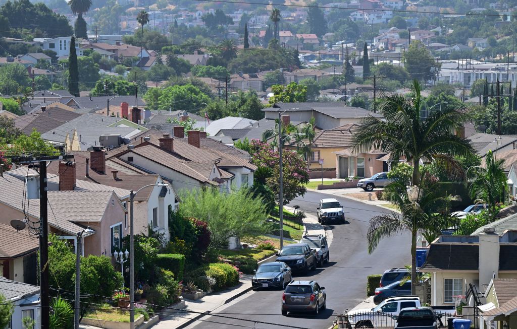 Experts Sound Recession Alarm Bells As Housing Numbers Tumble Further Than Expected