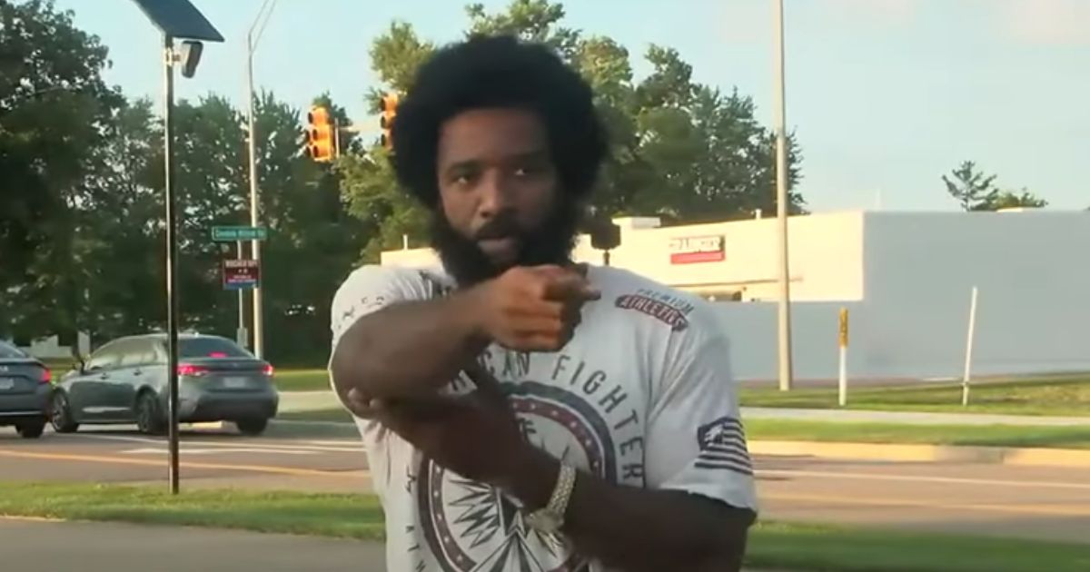 Cops Clear Delivery Driver After He Shoots Knifeman, but Then Amazon Delivers Crushing News