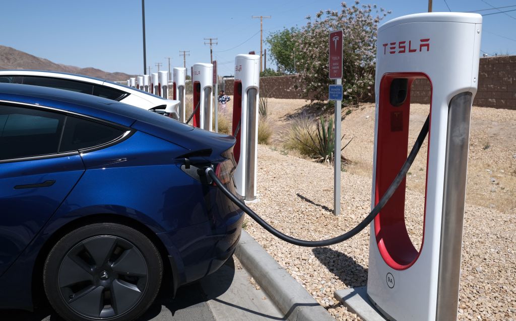 Nightmare: Man Tries Driving His EV Through Montana, Plugs in for 10 Hours and Only Gets 20% Charged
