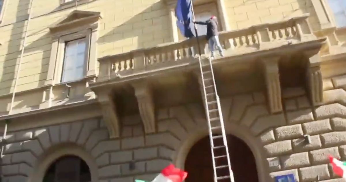 EU Flag Ripped Down as Right-Wing Party Sweeps Italian Elections