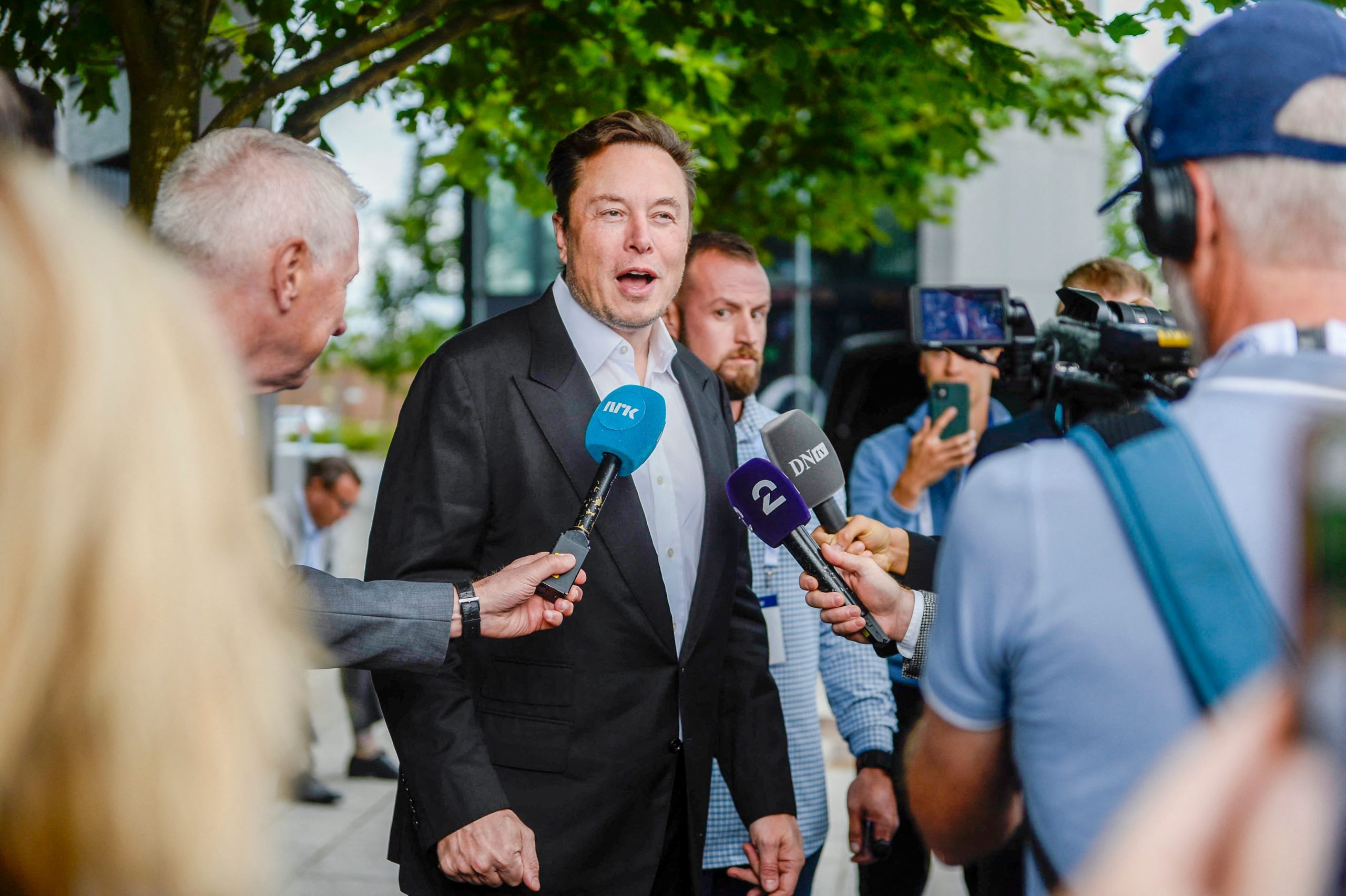 Twitter Erupts After Elon Musk Posts Video of Himself Entering the Company’s Headquarters