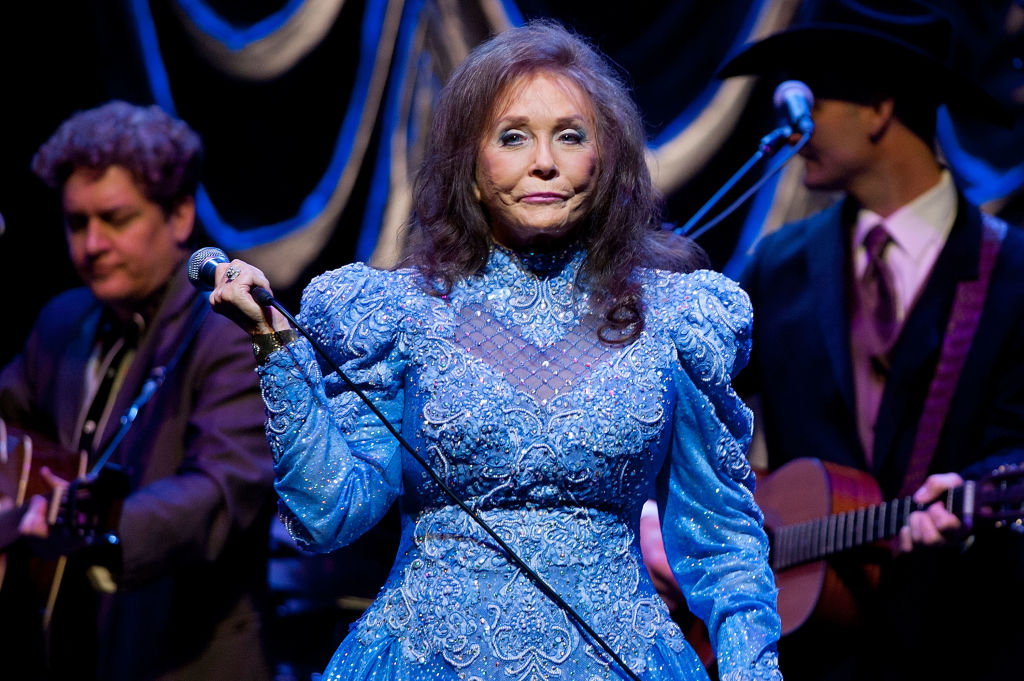 Tributes to Country Singer Loretta Lynn Pour In From Fellow Musicians After Her Death