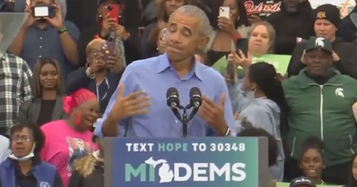 Obama Loses Crowd During Live Speech, Struggles to Get Them Back